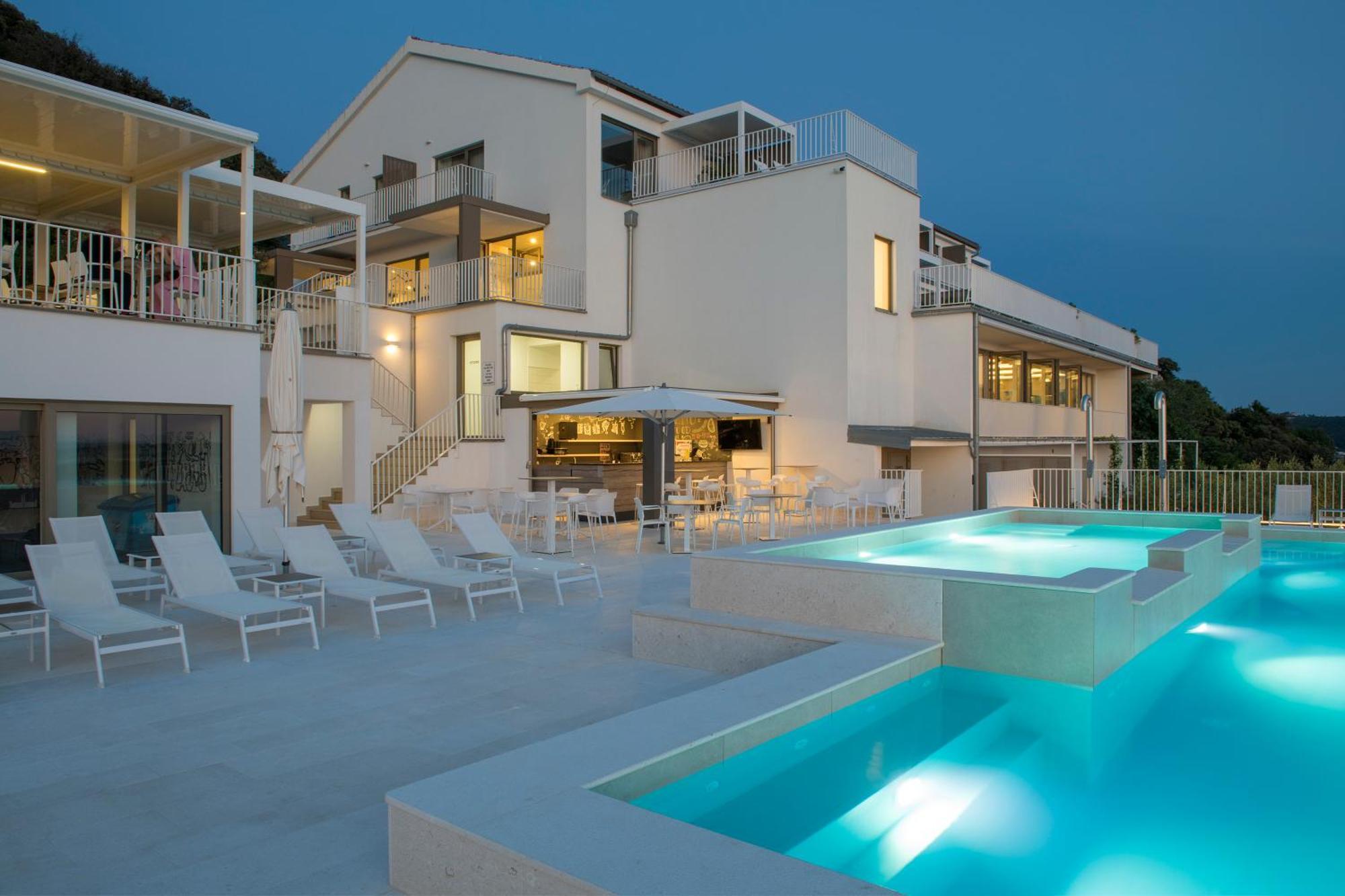 Zlatni Zalaz,Apartments,Supetarska Draga Exteriör bild